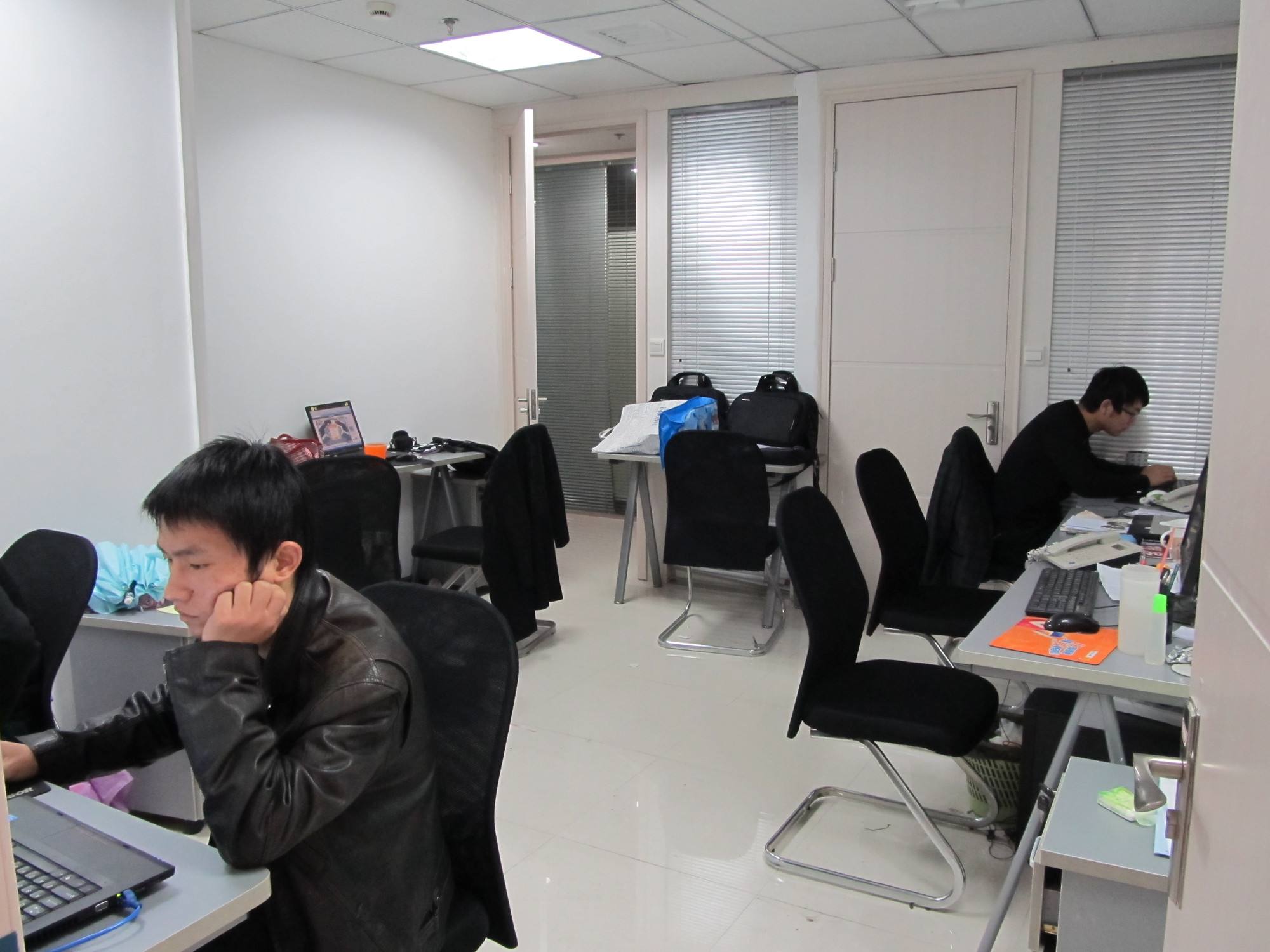 mg冰球突破物业公司建设维修办公室